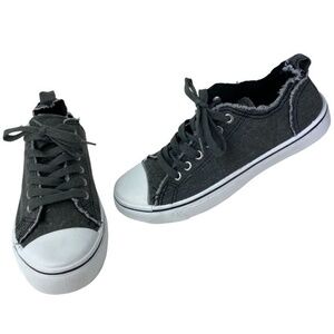 Maurices Shoes Gray Lace Up Frayed Raw Edge Detail Sneaker Shoes Size 7